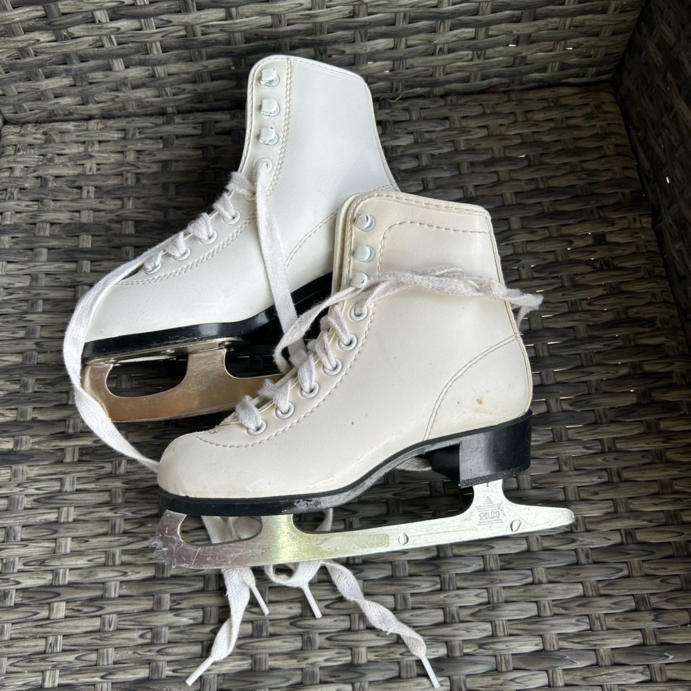 Girls Sz 11 CCM Figure Skates